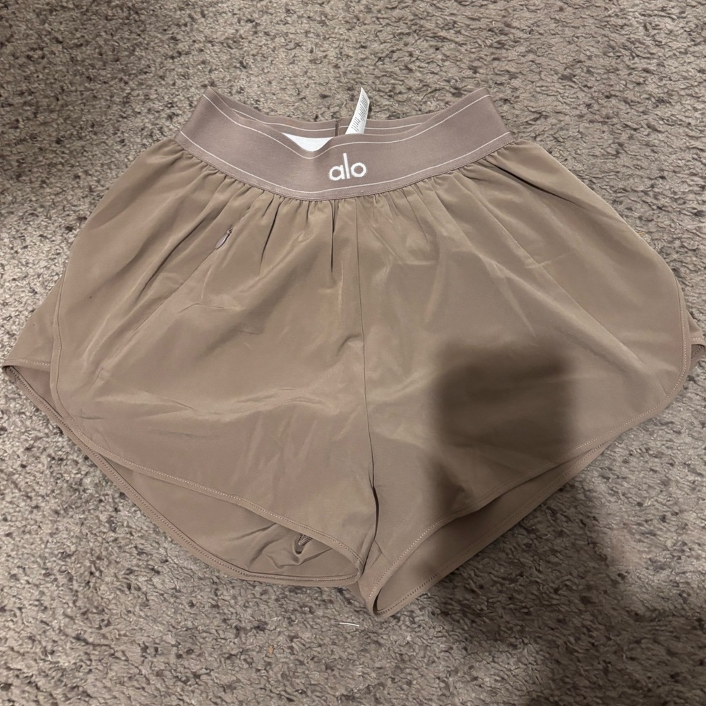 ALO Yoga match point Shorts- light cocoa